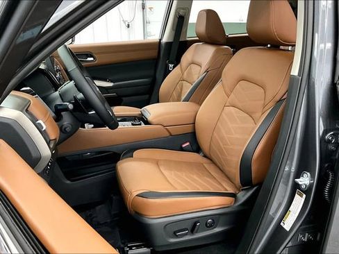 New 2025 Nissan Pathfinder Platinum w/ Cargo Package image 9