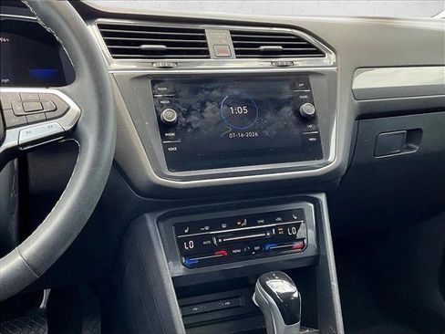 Used 2023 Volkswagen Tiguan SE FWD image 8