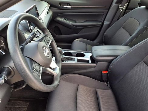 Used 2024 Nissan Altima 2.5 SV image 16