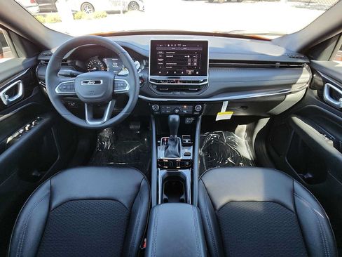 Used 2026 Jeep Compass Latitude AWD/4WD image 14