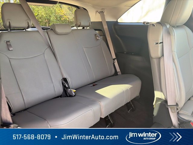 Used 2025 Toyota Sienna XLE FWD image 18