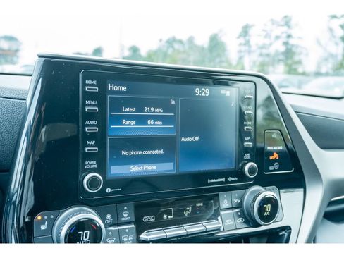 Used 2022 Toyota Highlander XLE image 26