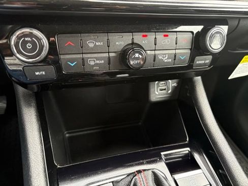 Used 2022 Jeep Compass Trailhawk w/ Trailhawk Convenience Group AWD/4WD image 29