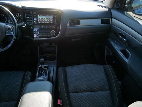 Used 2016 Mitsubishi Outlander SE image 12