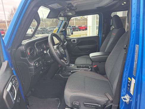 Used 2025 Jeep Wrangler Unlimited Rubicon image 14