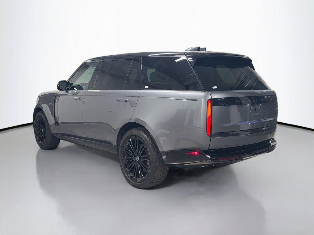 Certified 2023 Land Rover Range Rover Long Wheelbase SE AWD/4WD image 3