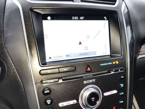 Used 2018 Ford Explorer Limited image 16