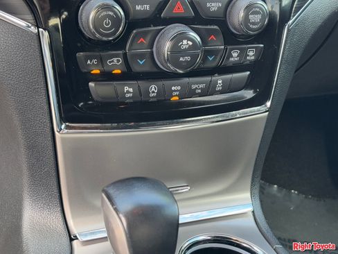 Used 2021 Jeep Grand Cherokee Limited AWD/4WD image 27