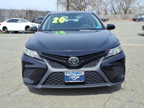Used 2020 Toyota Camry SE FWD image 2