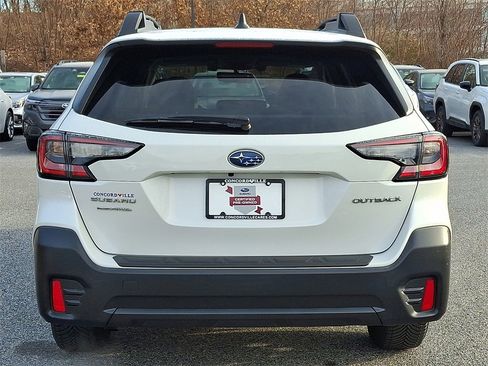 Used 2020 Subaru Outback Premium image 5