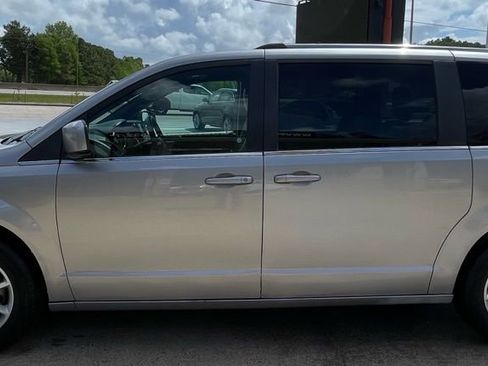 Used 2019 Dodge Grand Caravan SXT FWD image 7