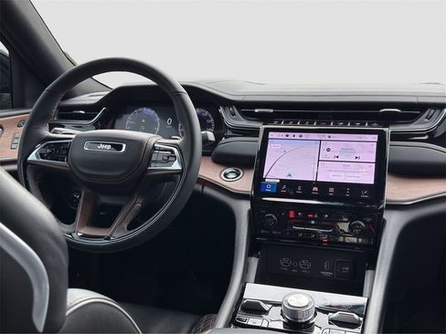 Used 2025 Jeep Grand Cherokee L Summit w/ Advanced Protech Group IV image 17