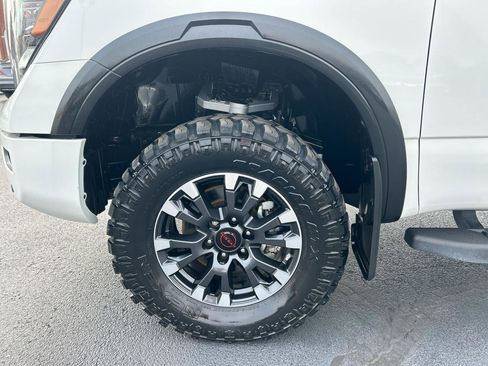 Used 2023 Nissan Titan PRO-4X w/ Pro-4x Convenience Package image 9