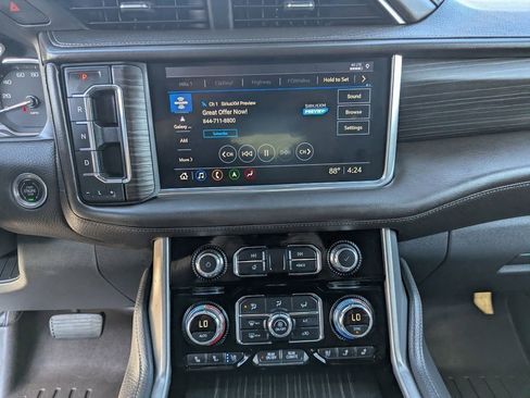 Used 2021 GMC Yukon Denali w/ Denali Premium Package image 24