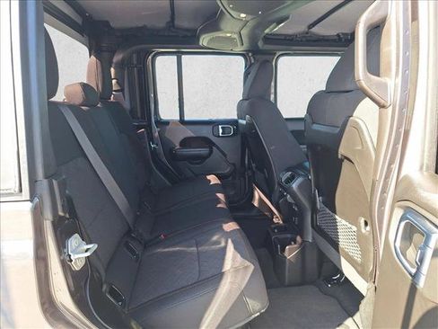 Used 2025 Jeep Gladiator Mojave image 17