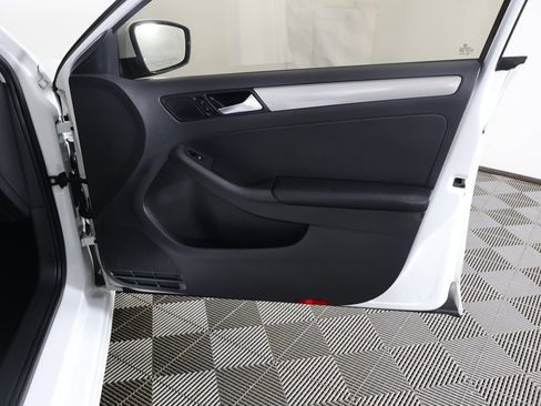 Used 2017 Volkswagen Jetta SE image 23