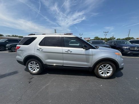 Used 2012 Ford Explorer XLT FWD image 2