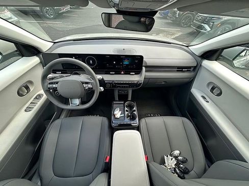 New 2025 Hyundai Ioniq 5 SEL image 21