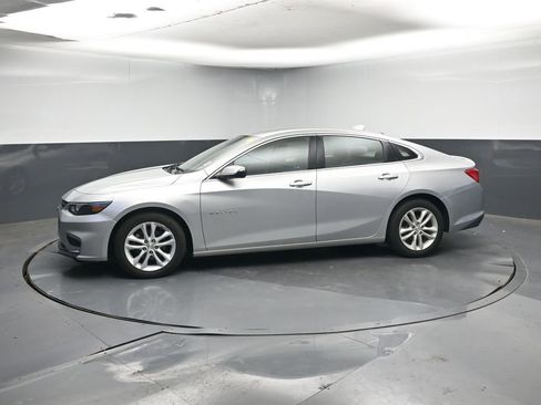 Used 2018 Chevrolet Malibu LT image 2