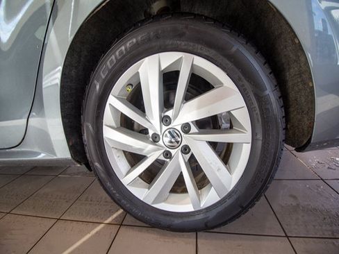 Used 2018 Volkswagen Passat 2.0T SE image 25