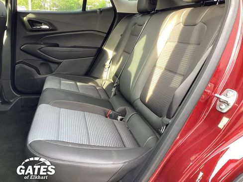 Used 2025 Chevrolet Trax LT w/ LT Convenience Package FWD image 15