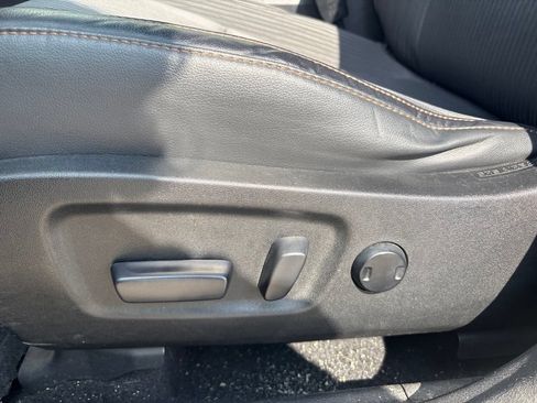 Used 2016 Toyota Highlander LE AWD/4WD image 13