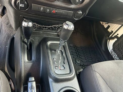 Used 2017 Jeep Wrangler Sport AWD/4WD image 19