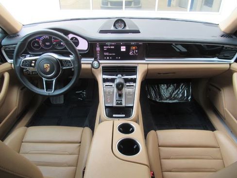 Used 2019 Porsche Panamera 4 image 3