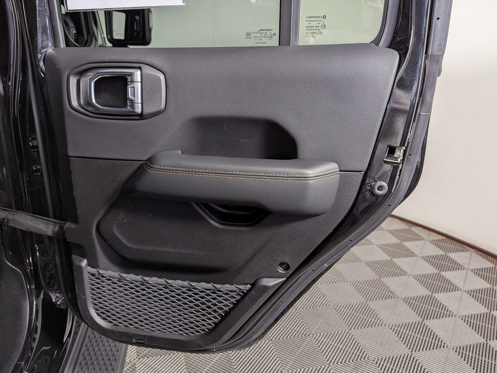Used 2023 Jeep Gladiator Overland AWD/4WD image 41