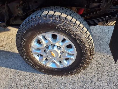 Used 2024 Chevrolet Silverado 3500 LT w/ Safety Package image 27