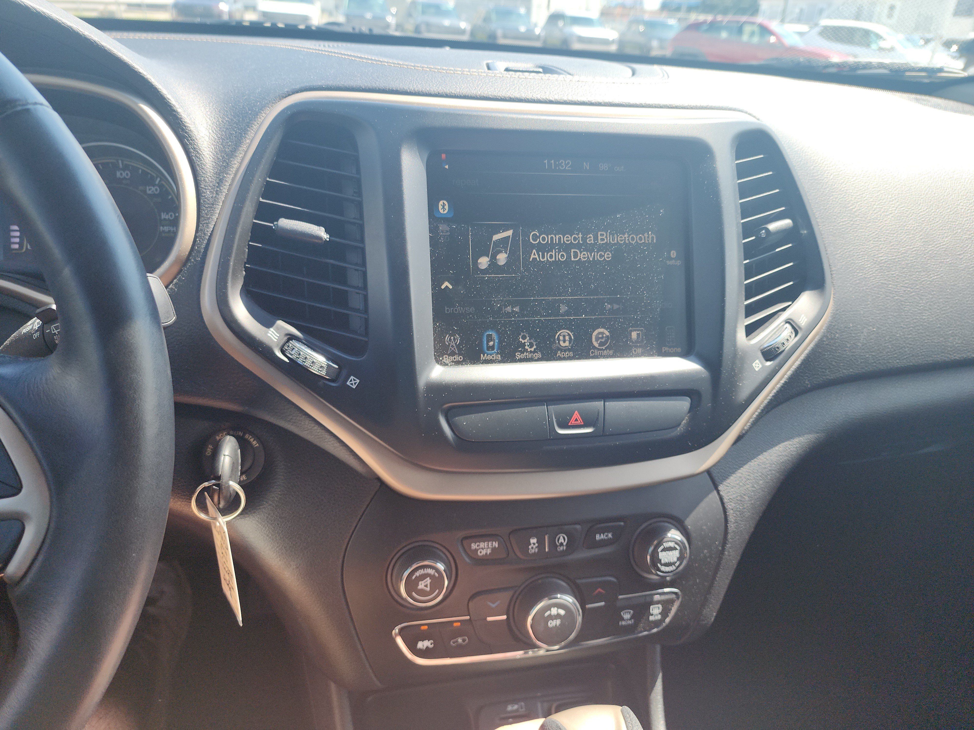 Used 2016 Jeep Cherokee Latitude w/ Comfort & Sound Group FWD image 25
