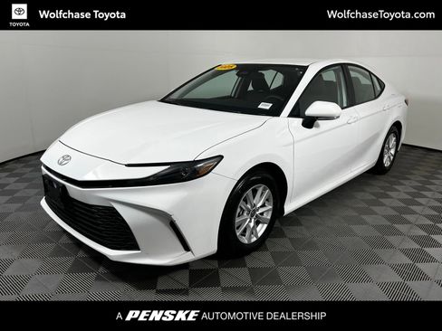 Certified 2025 Toyota Camry LE image 1