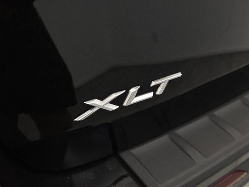 Used 2022 Ford Explorer XLT image 30