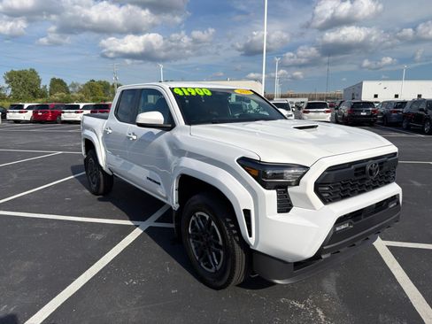 Used 2025 Toyota Tacoma TRD Sport AWD/4WD image 9