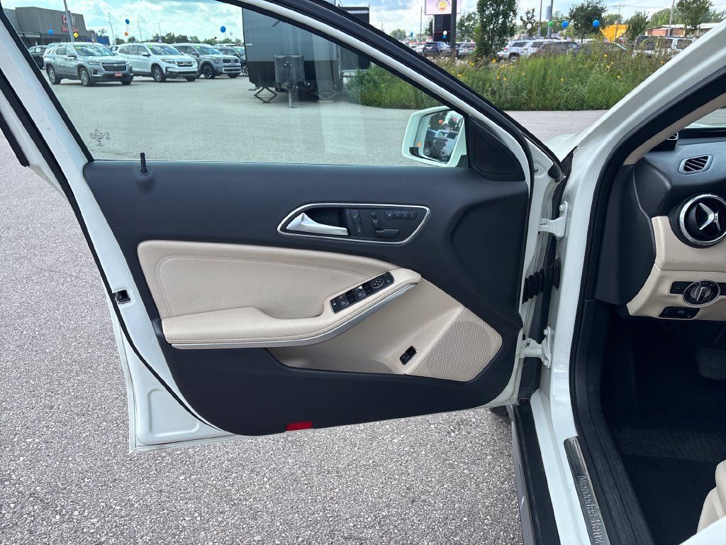 Used 2016 Mercedes-Benz GLA 250 image 13