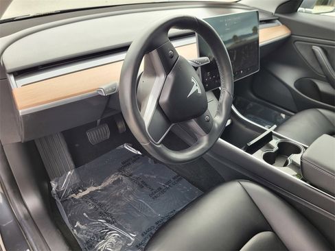 Used 2018 Tesla Model 3 Long Range image 14