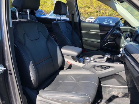 Used 2024 Kia Telluride EX w/ EX Captain's Chair Package image 36