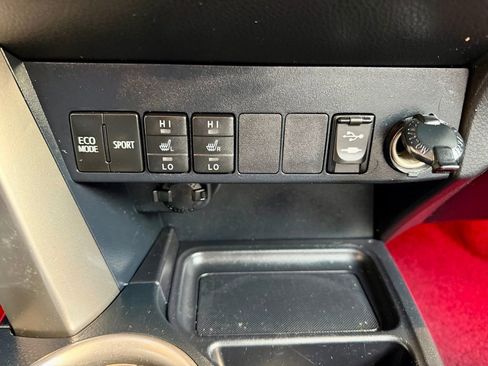 Used 2013 Toyota RAV4 Limited image 32