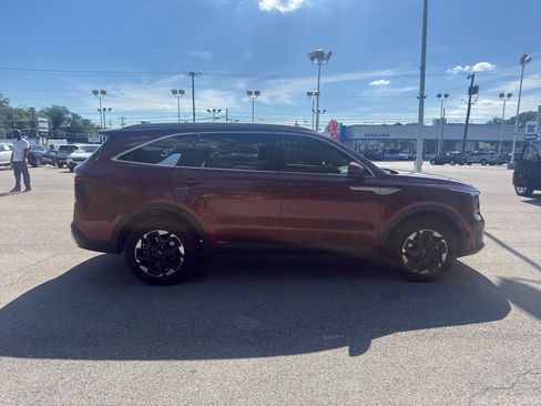 Used 2024 Kia Sorento S AWD/4WD image 5
