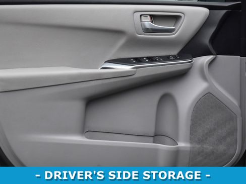 Used 2015 Toyota Camry SE image 5