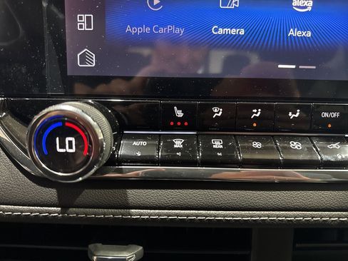 New 2025 Chevrolet Colorado LT w/ LT Convenience Package image 25