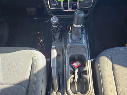 New 2025 Jeep Gladiator Sport image 17