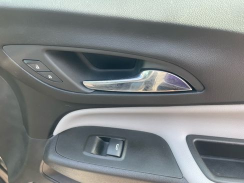Used 2023 Chevrolet Equinox LT FWD image 29