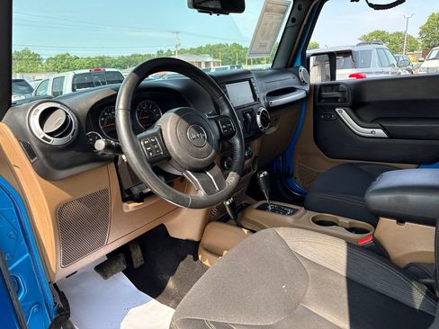 Used 2015 Jeep Wrangler Sahara w/ Connectivity Group AWD/4WD image 33
