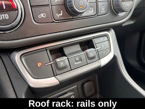 Used 2023 GMC Terrain SLT image 32