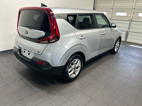 Used 2020 Kia Soul S FWD image 3