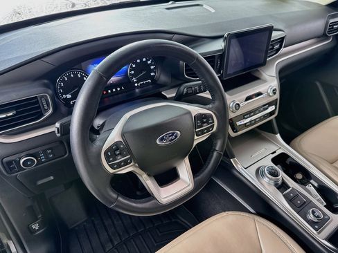 Used 2023 Ford Explorer XLT w/ Equipment Group 202A AWD/4WD image 13