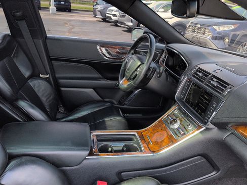 Used 2017 Lincoln Continental Reserve w/ Technology Package FWD image 7