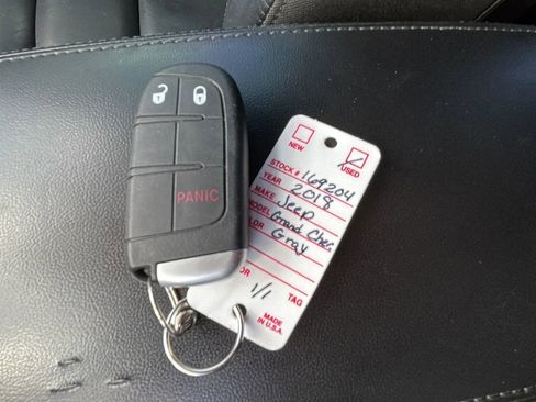 Used 2018 Jeep Grand Cherokee Limited image 45