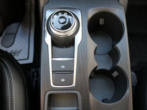 Used 2024 Ford Escape SE image 25